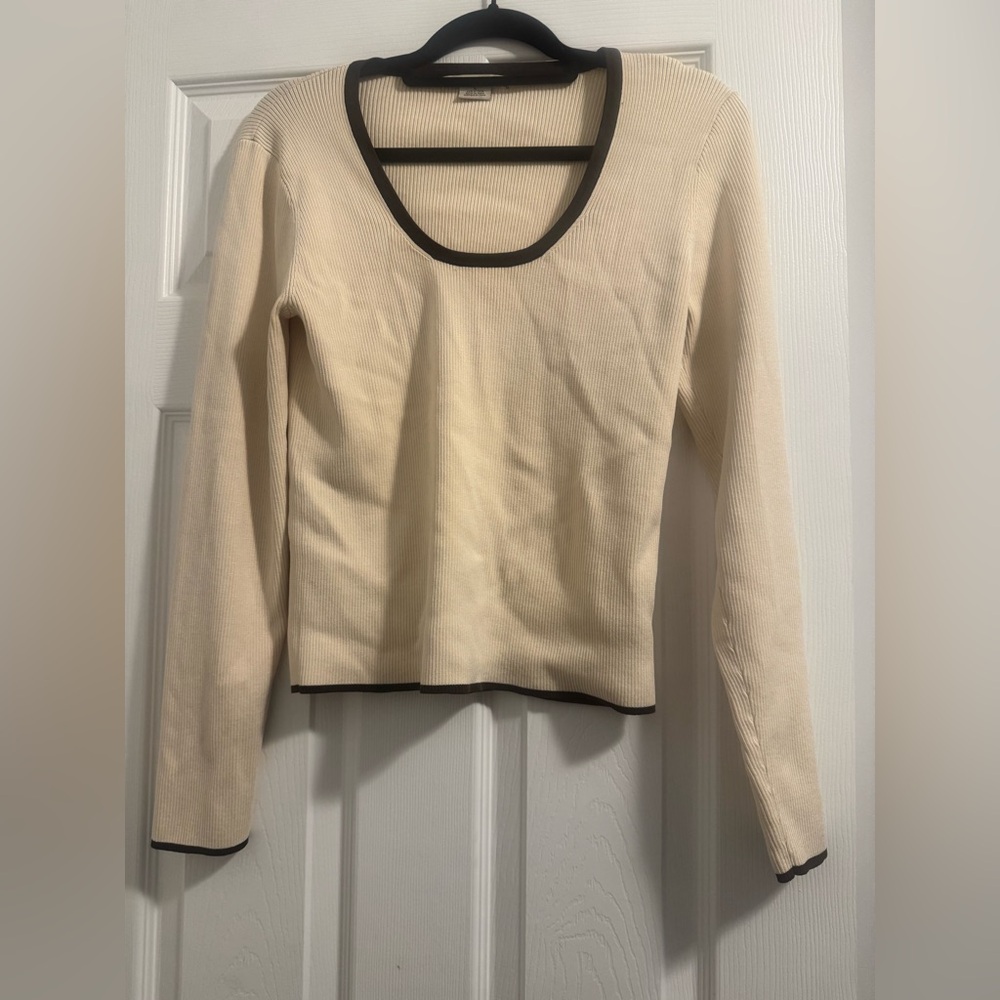 90s/Y2K Michael Kors Cream Long Sleeve Women's Ribbed Knit Top with Brown Accent